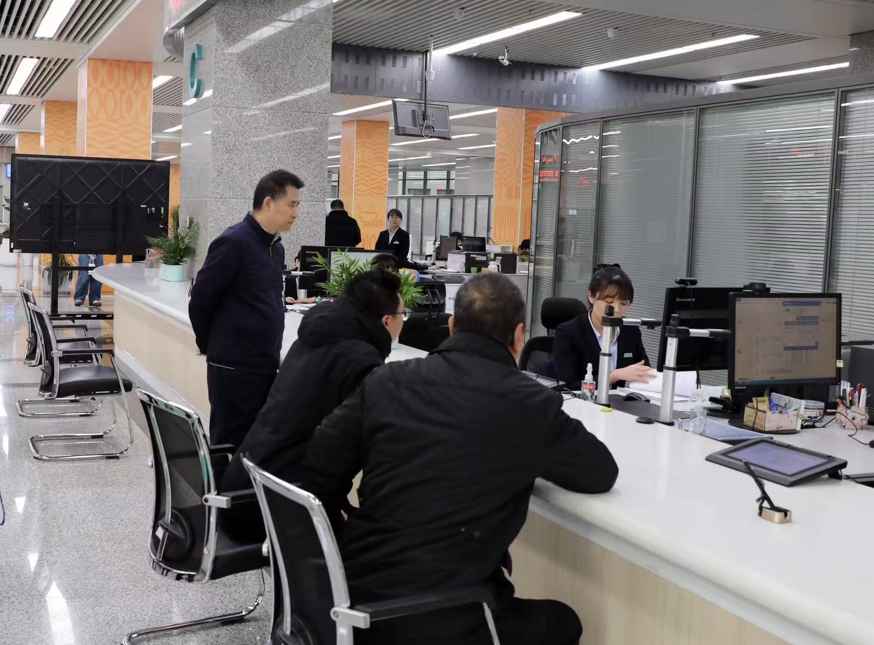 市国动办主要领导调研指导政务服务与质量监督工作