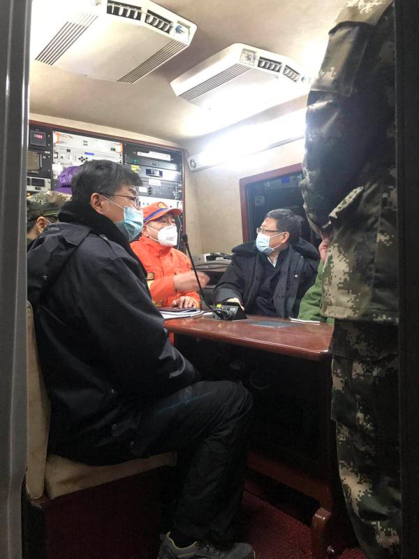 迅速反应,积极行动 房山人防指挥车为火场救援提供通信保障 迅速反应,积极行动 房山人防指挥车为火场救援提供通信保障