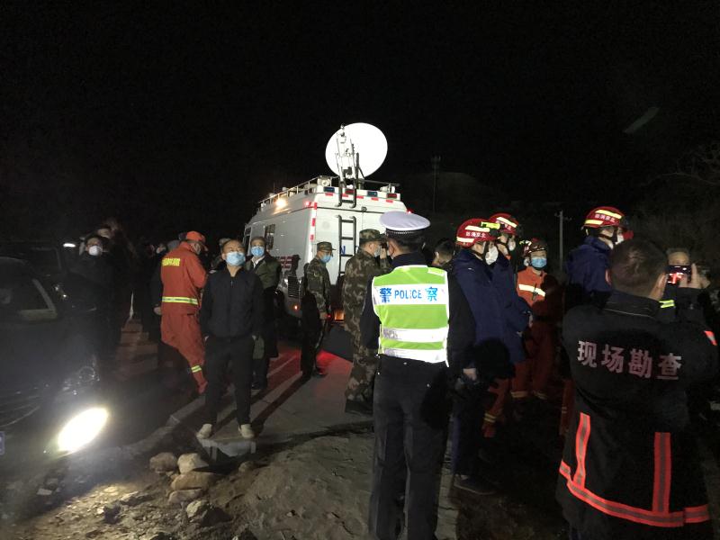 迅速反应,积极行动 房山人防指挥车为火场救援提供通信保障 迅速反应,积极行动 房山人防指挥车为火场救援提供通信保障