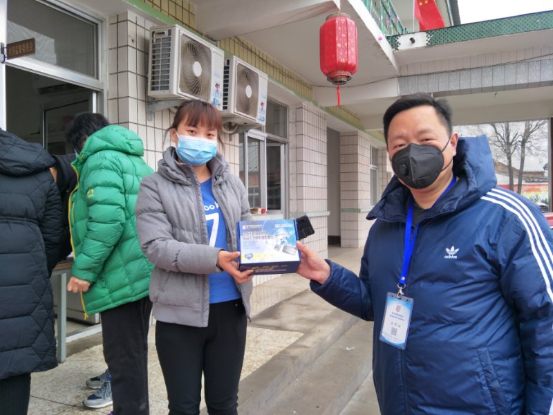 市人防办法规处党支部向黄村镇狼垡地区捐赠防疫设备.jpg