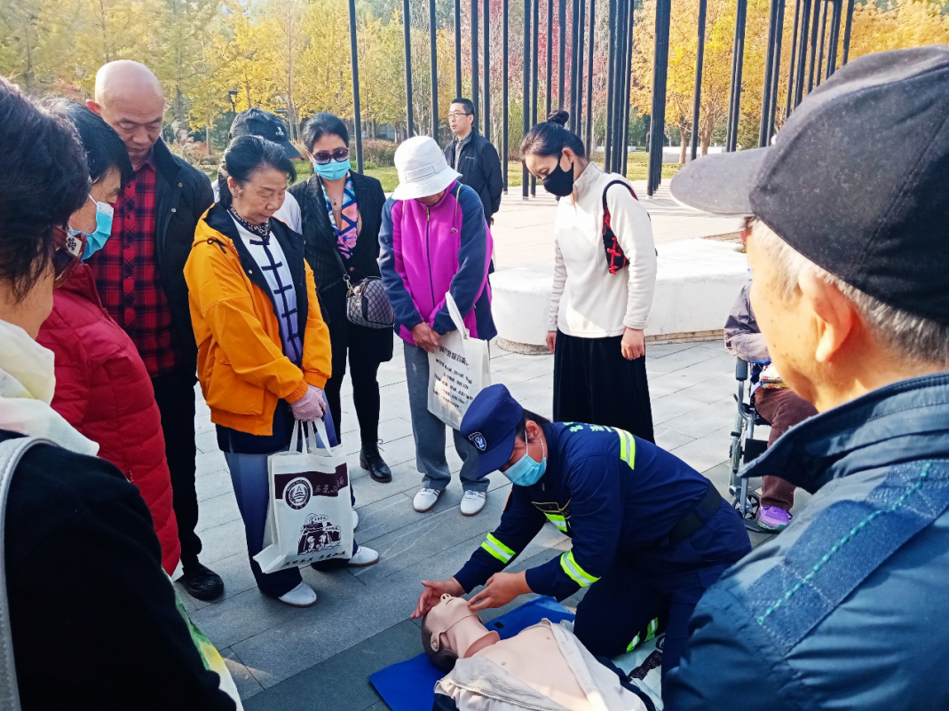 （心肺复苏演示）