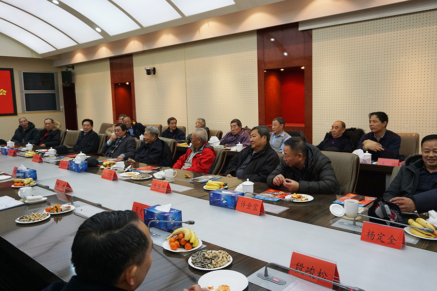 市人防办组织老干部新春座谈会