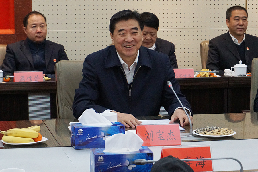 市人防办组织老干部新春座谈会