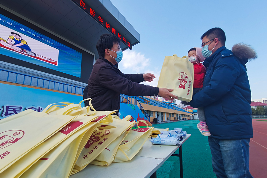 怀柔区人防办开展“国际民防日”宣传活动